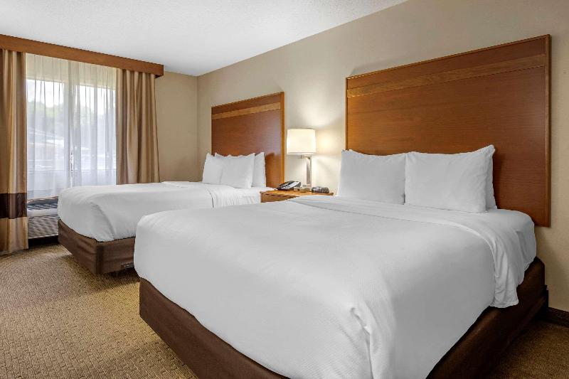 Comfort Inn Millersburg image