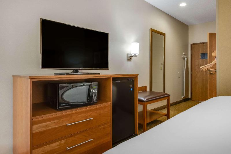 Comfort Inn Millersburg image