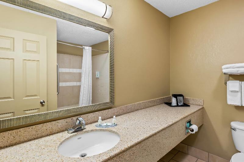 Quality Inn & Suites image