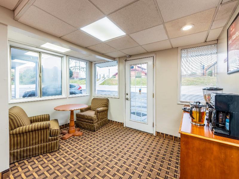 Econo Lodge Franklin image