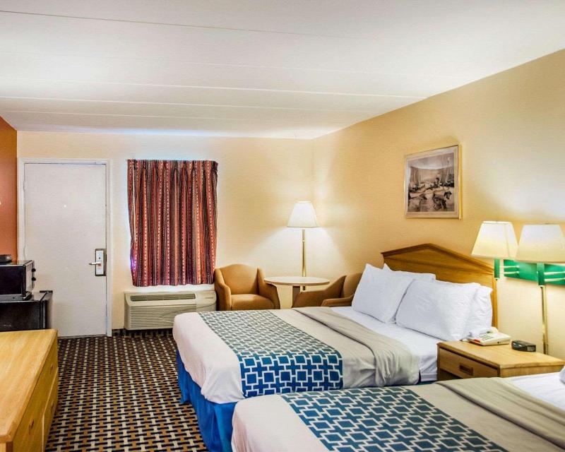 Econo Lodge Franklin image