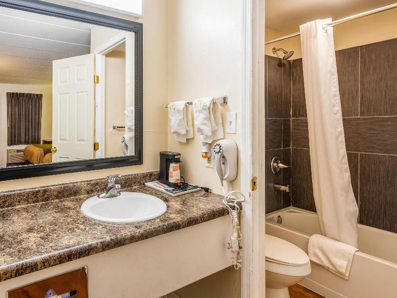 Econo Lodge Franklin image