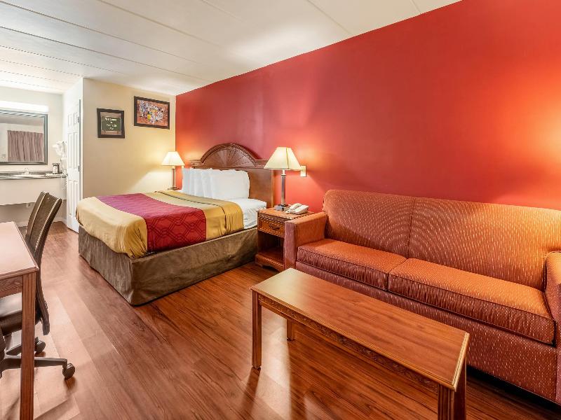 Econo Lodge Franklin image