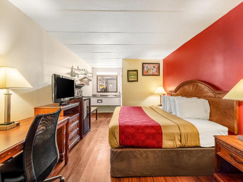 Econo Lodge Franklin image