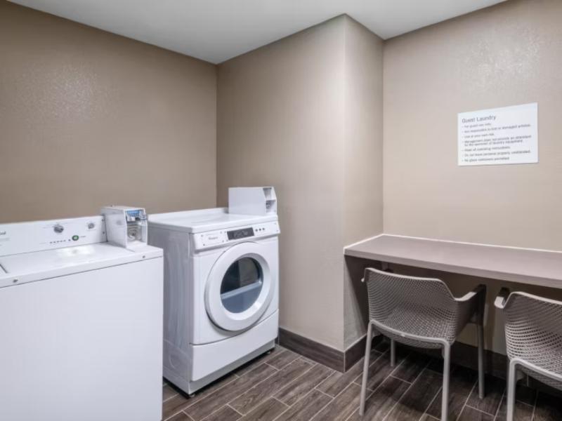 Garner Hotel Wadsworth by IHG image