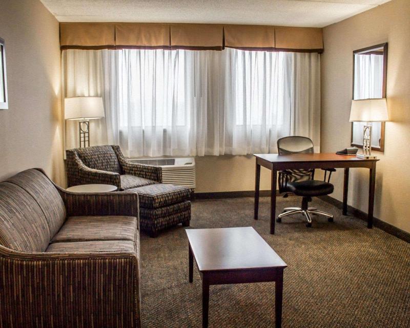 Comfort Inn & Suites Wadsworth image