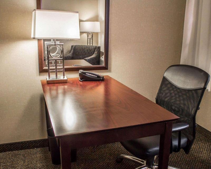 Comfort Inn & Suites Wadsworth image