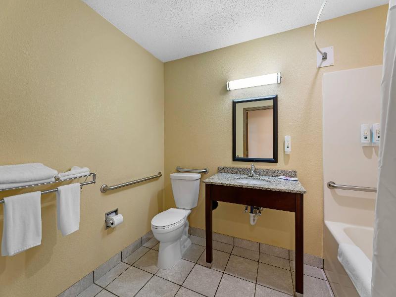 Quality Inn & Suites Bellville – Mansfield image