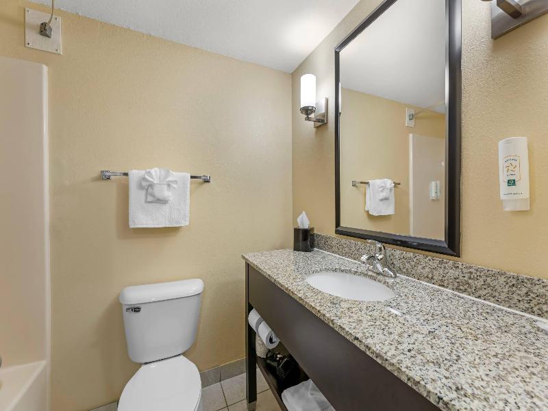 Quality Inn & Suites Bellville – Mansfield image