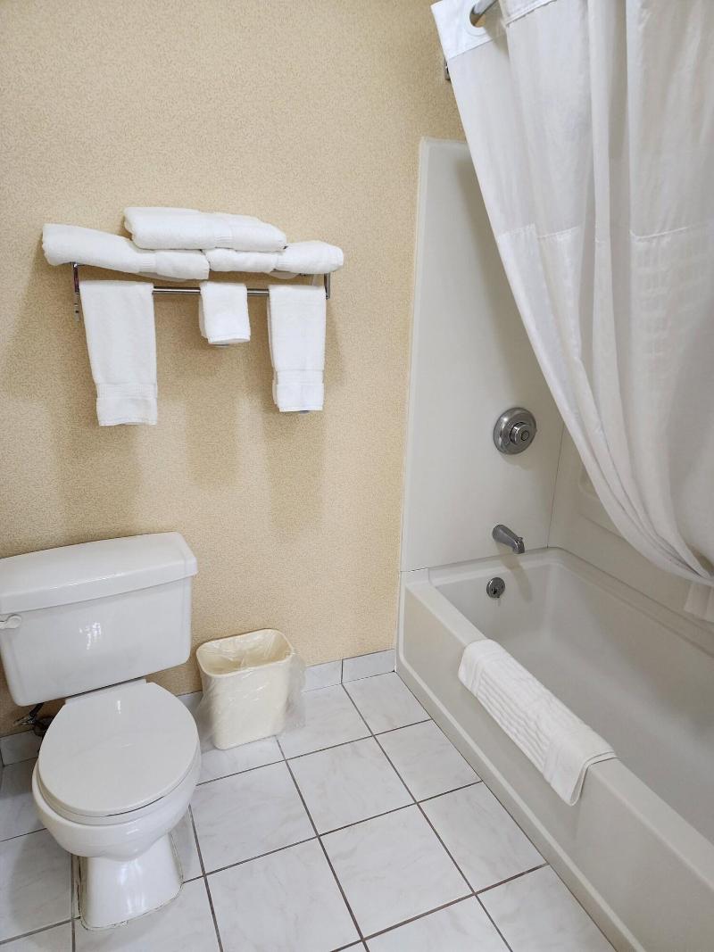 Quality Inn Wheelersbur image