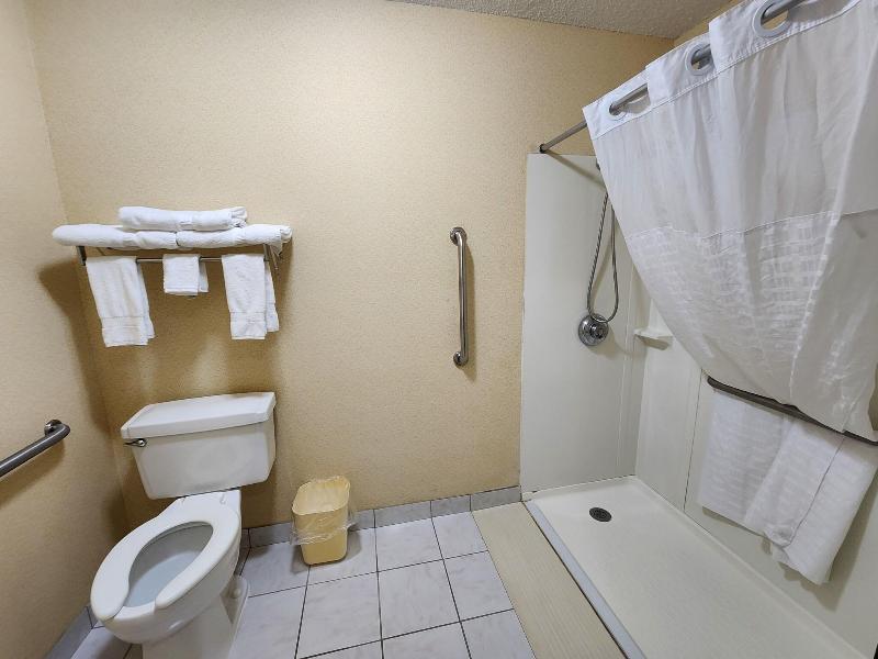 Quality Inn Wheelersbur image