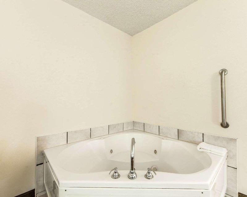Quality Inn Wheelersbur image