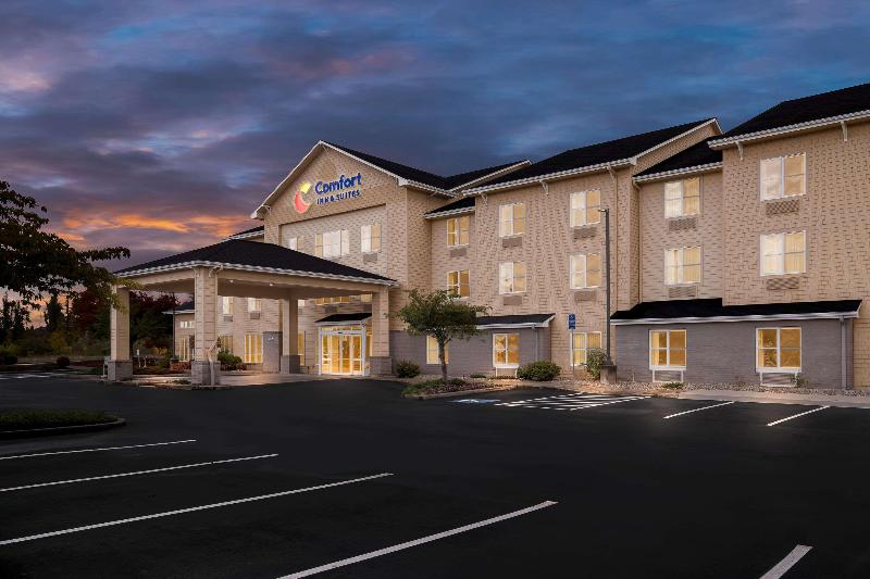 Comfort Inn & Suites Creswell image
