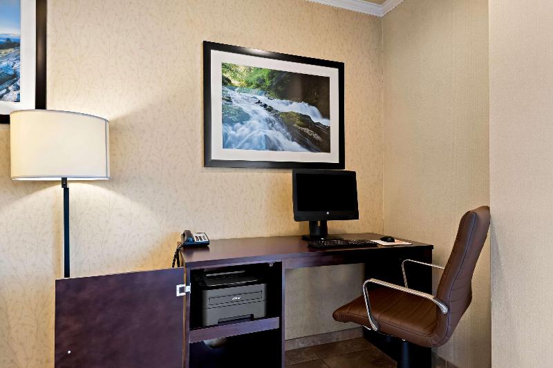Comfort Inn & Suites Creswell image