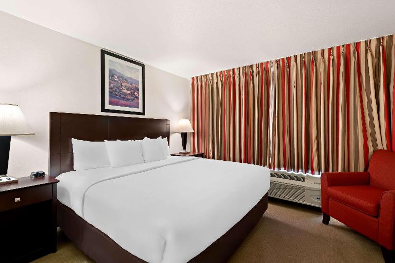 Comfort Inn & Suites Creswell image