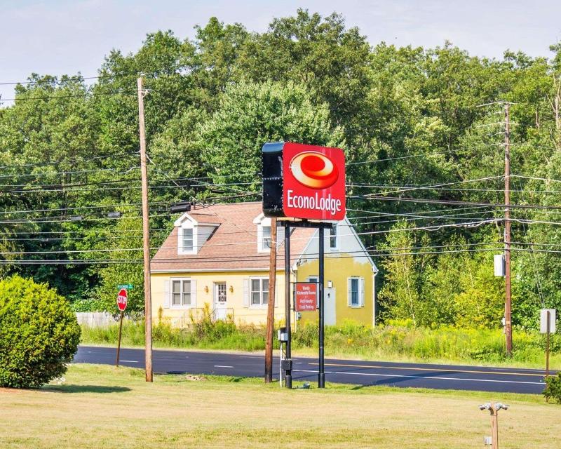 Econo Lodge Drums image