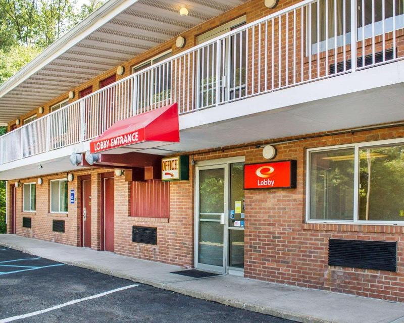 Econo Lodge Drums image