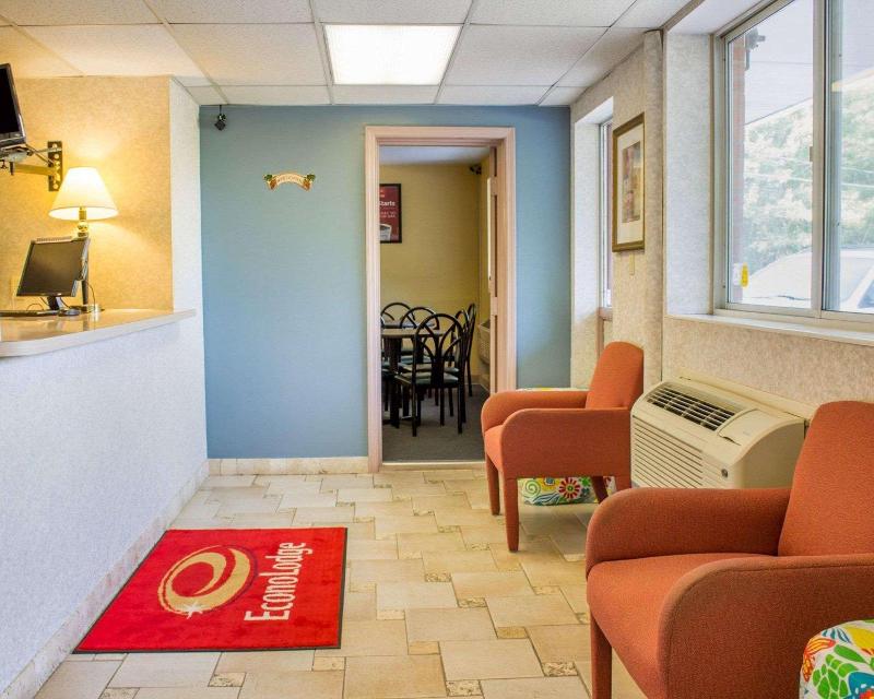 Econo Lodge Drums image
