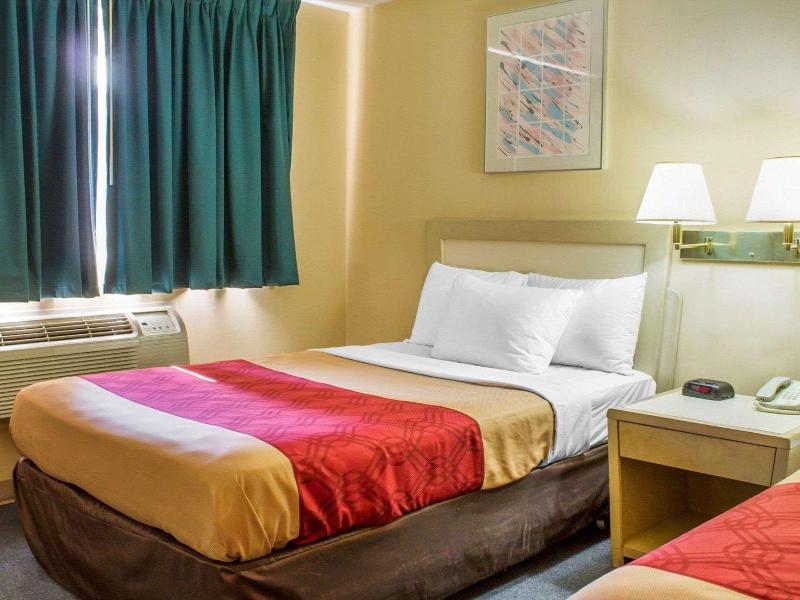 Econo Lodge Drums image