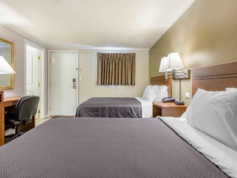 Econo Lodge Bellefonte I-99 image