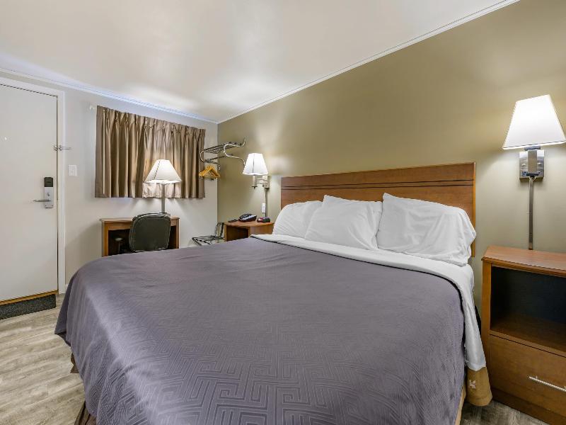 Econo Lodge Bellefonte I-99 image