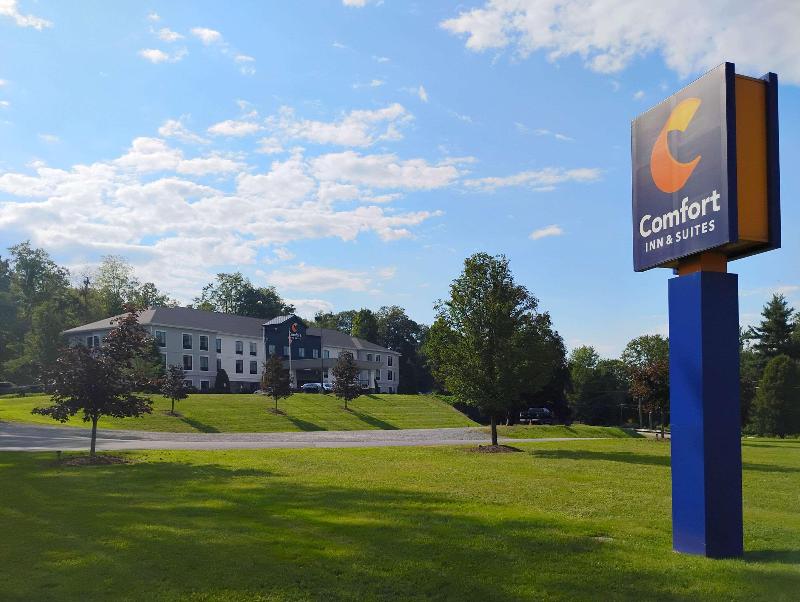 Comfort Inn & Suites Tunkhannock Area image