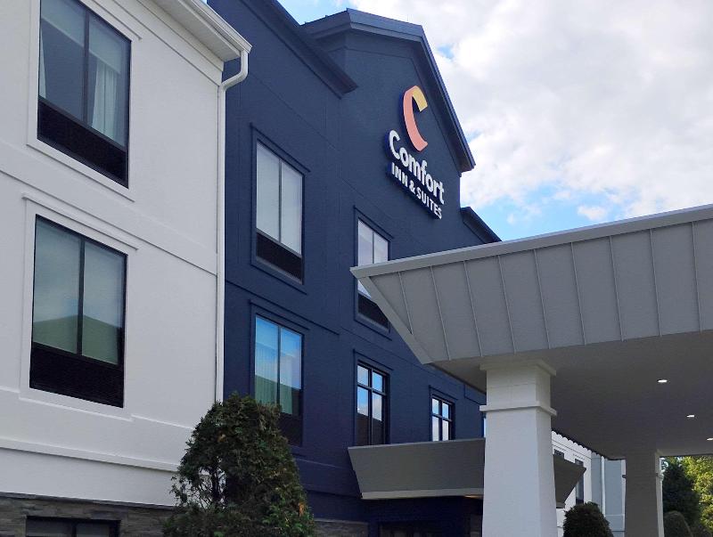 Comfort Inn & Suites Tunkhannock Area image