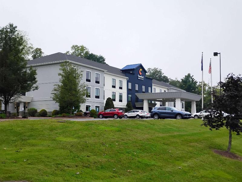Comfort Inn & Suites Tunkhannock Area image