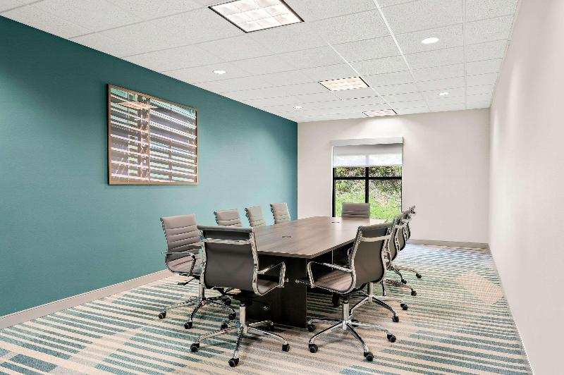 Comfort Inn & Suites Tunkhannock Area image