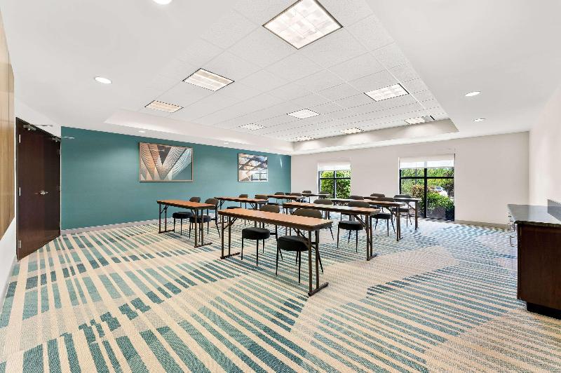 Comfort Inn & Suites Tunkhannock Area image