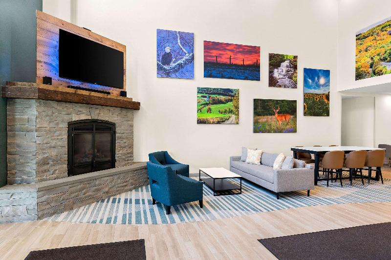 Comfort Inn & Suites Tunkhannock Area image