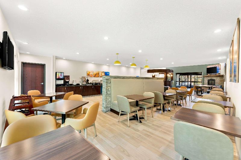 Comfort Inn & Suites Tunkhannock Area image