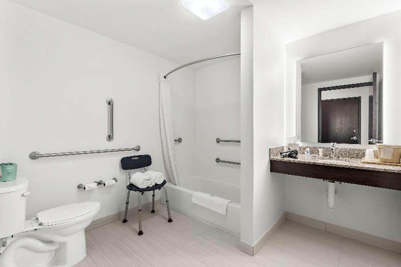 Comfort Inn & Suites Tunkhannock Area image