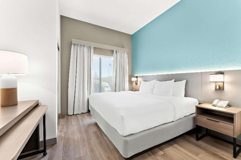 Comfort Inn & Suites Tunkhannock Area image