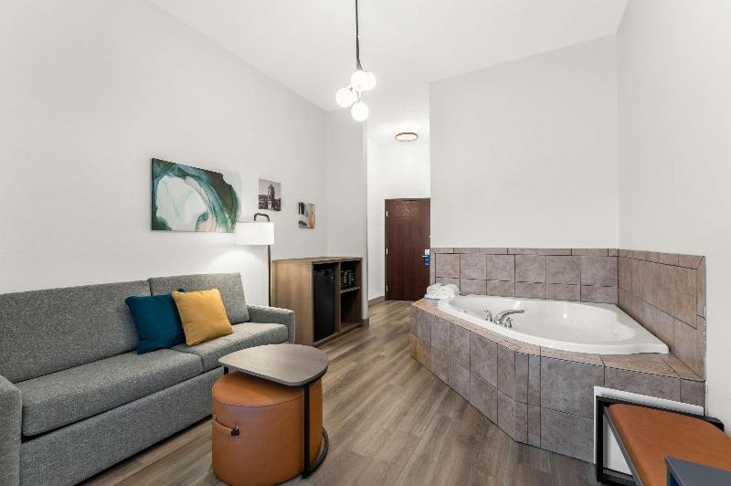 Comfort Inn & Suites Tunkhannock Area image