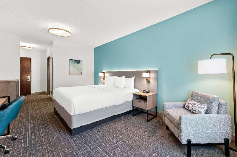 Comfort Inn & Suites Tunkhannock Area image