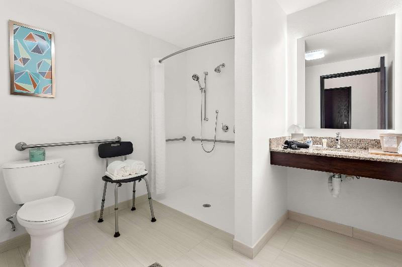 Comfort Inn & Suites Tunkhannock Area image