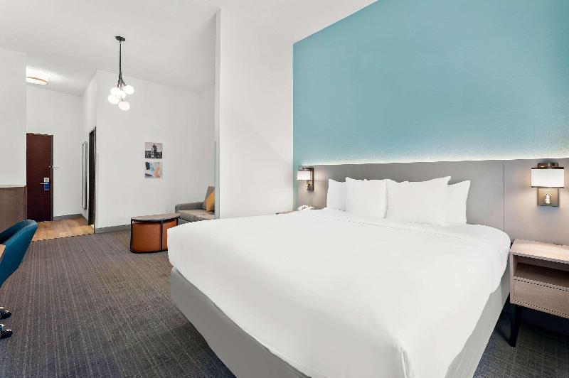 Comfort Inn & Suites Tunkhannock Area image