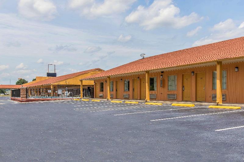 Econo Lodge Cornersville image