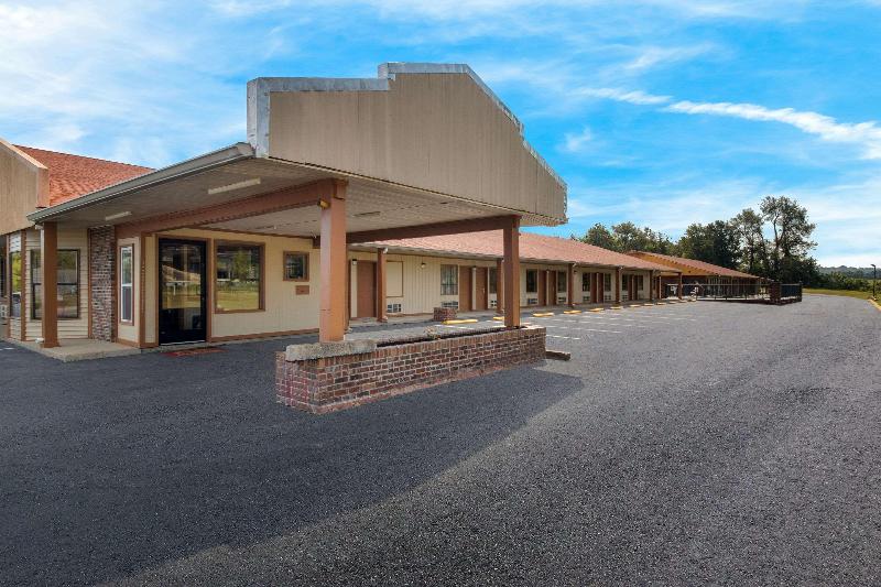 Econo Lodge Cornersville image