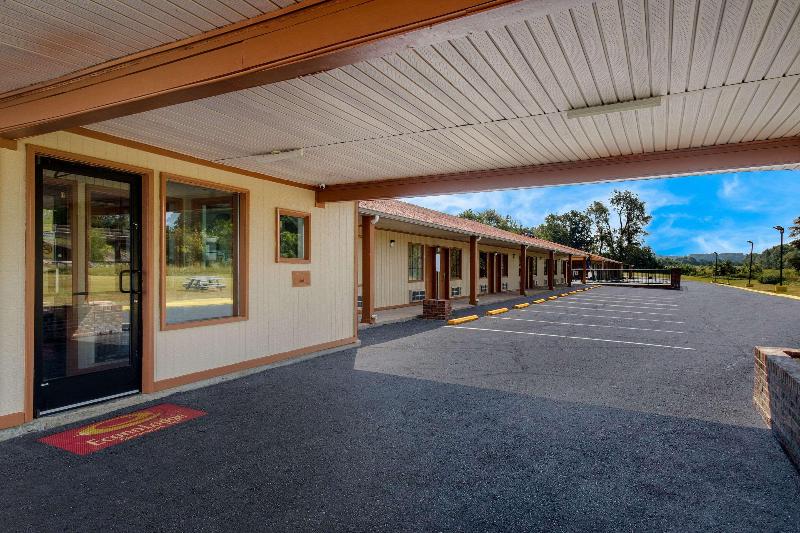 Econo Lodge Cornersville image