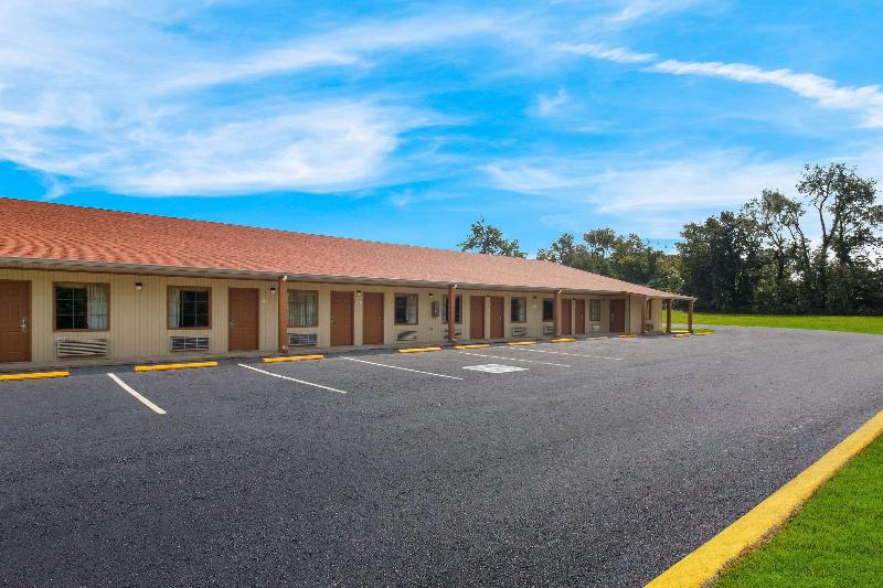 Econo Lodge Cornersville image