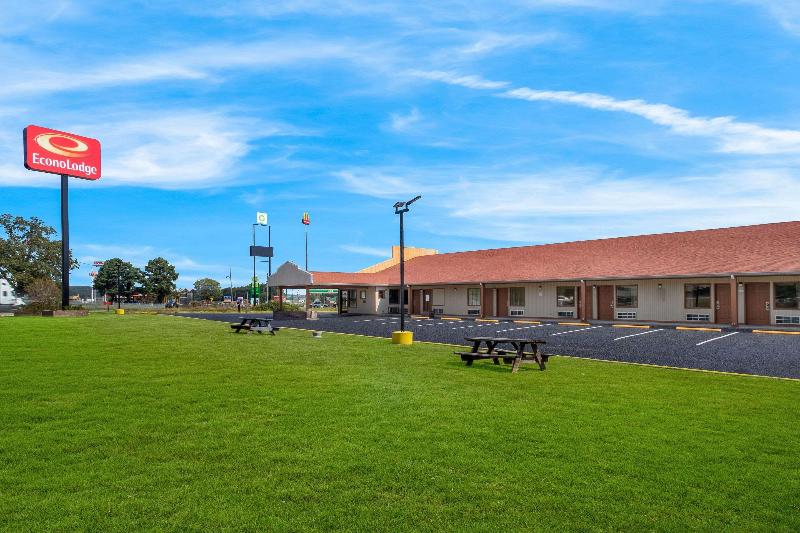Econo Lodge Cornersville image