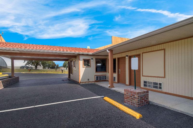 Econo Lodge Cornersville image