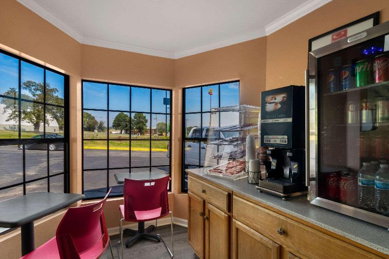 Econo Lodge Cornersville image