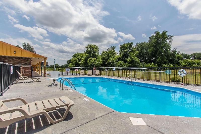 Econo Lodge Cornersville image