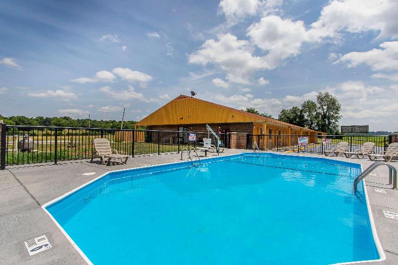 Econo Lodge Cornersville image