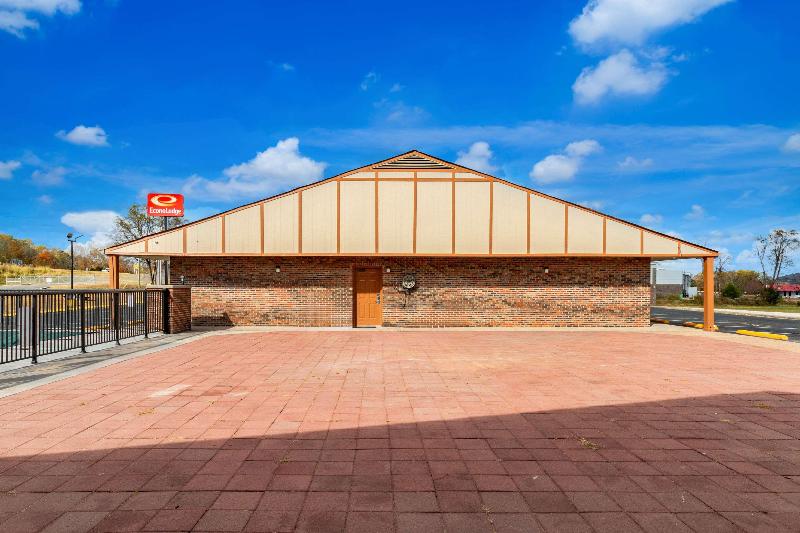 Econo Lodge Cornersville image