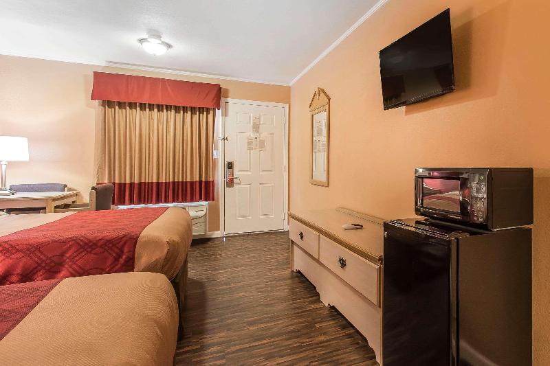 Econo Lodge Cornersville image