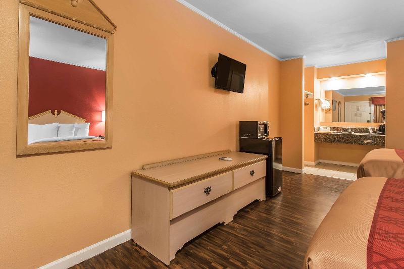 Econo Lodge Cornersville image